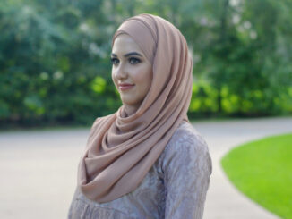 Helping-My-Non-Muslim-Mom-Understand-Hijab-326x245 Helping-My-Non-Muslim-Mom-Understand-Hijab-326x245