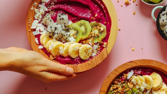 DELICIOUS Dragon Fruit Smoothie Bowls 5 minutes 5 ingredients 1 blender RICH in vitamins and minerals vegan glutenfree smoothie recipe dragonfruit 12 DELICIOUS Dragon Fruit Smoothie Bowls 5 minutes 5 ingredients 1 blender RICH in vitamins and minerals vegan glutenfree smoothie recipe dragonfruit 12